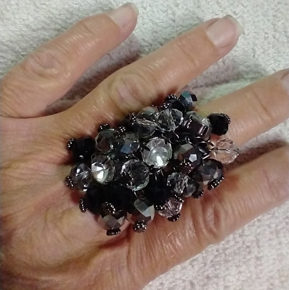 Large cocktail black and clear stretch ring beaded 8
